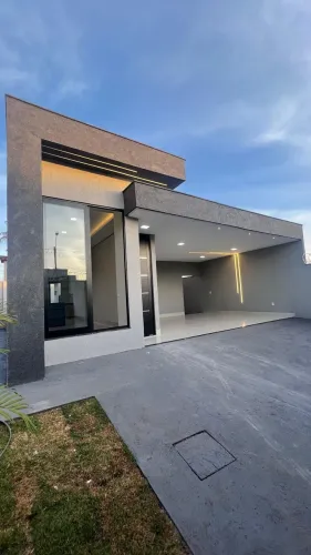 Casa de Alto Padrão na Região Leste, no Setor Residencial Havaí em Goiânia-Go.