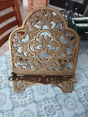 Porta biblia em bronze