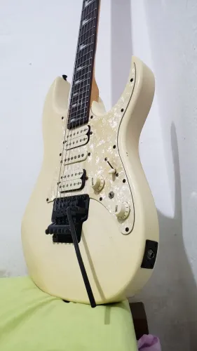 Guitarra Memphis MG 330