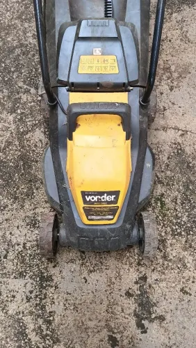 Máquina carrinho de cortar grama