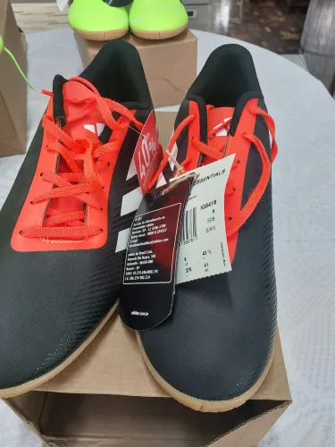 Vendo chuteiras " Adidas Predator" Futsal Novas, tamanhos 41 e 42- várias cores !