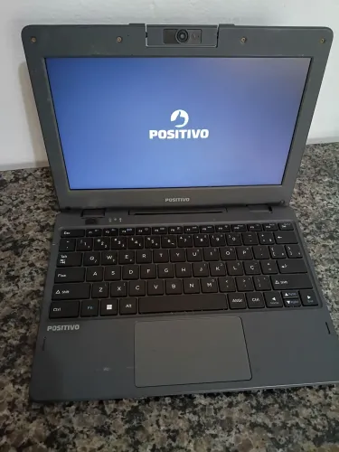Computador Positivo pequeno portátil + carregador