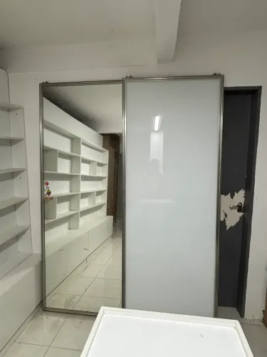 Portas de espelho e vidro e alumínio
