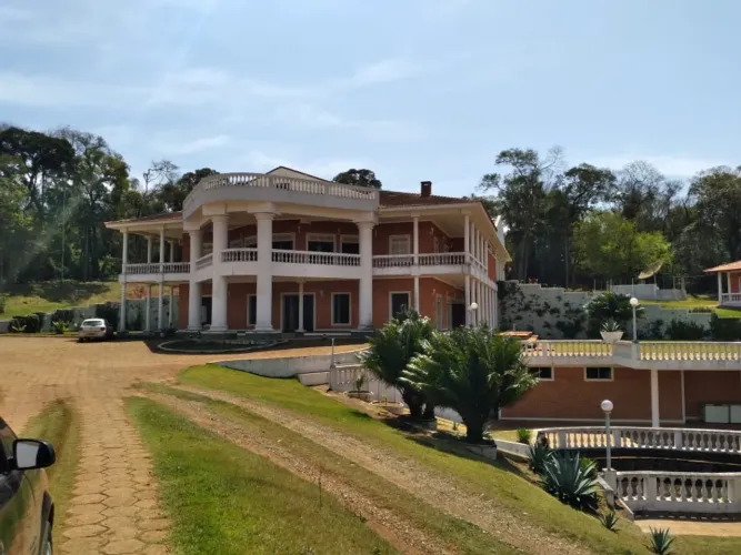 Fazenda 82 Alqueires Divididos em 2 partes: - 45 Alqueires - 37 Alqueires - Plantio (Grãos