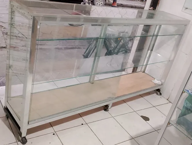 Balcão Vitrine Vidro e Alumínio