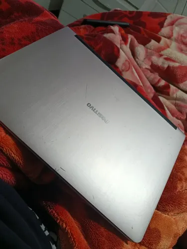 Vendo notebook para peças  80 reais 