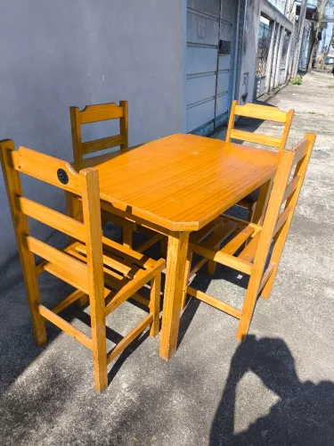 Mesa +4 Cadeiras Madeira Maciça 499,00