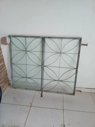 Vendo janela de ferro usada