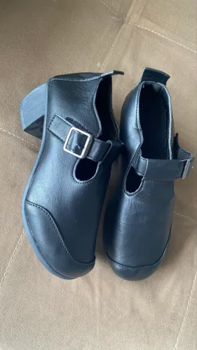 Sapato de mãe novo, foi comprado e nunca usado. TAM 38 mais calça 36