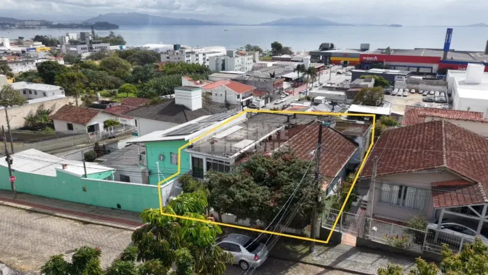 Terreno à venda no bairro Jardim Atlântico em Florianópolis