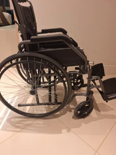 EQUIPAMENTOS MÉDICO - CADEIRA DE RODAS