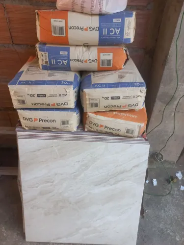 Vendo 16metros de piso com argamassa e rejunte