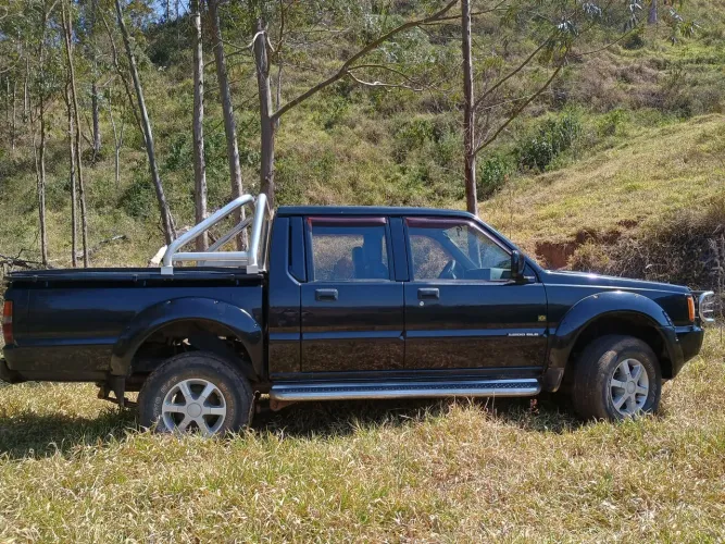 Mitsubishi L200 GLS 2.5 4X4 CD Diesel 2002