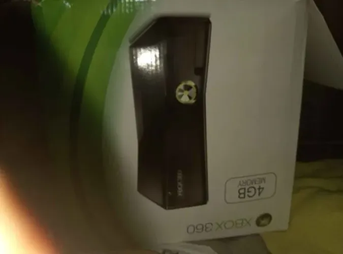 Xbox 360 funcionando perfeitamente, ele não é desbloqueado, demora 6 ou 7 minutos pra liga