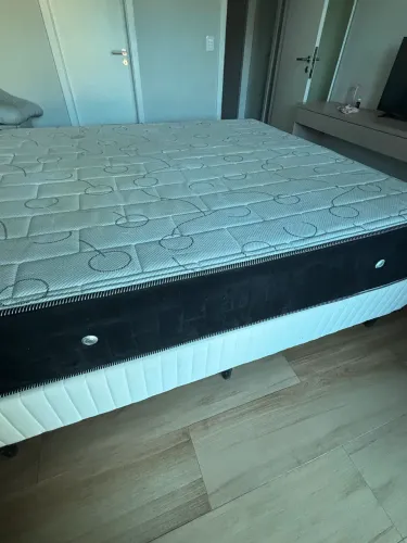 Cama King ortobom + box 