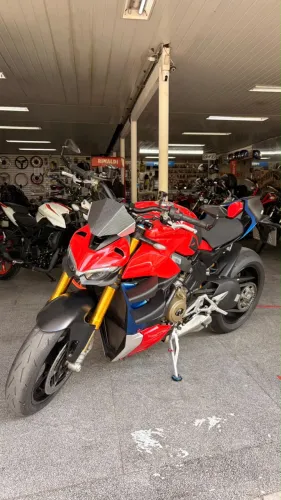 Ducati Streetfighter V4S