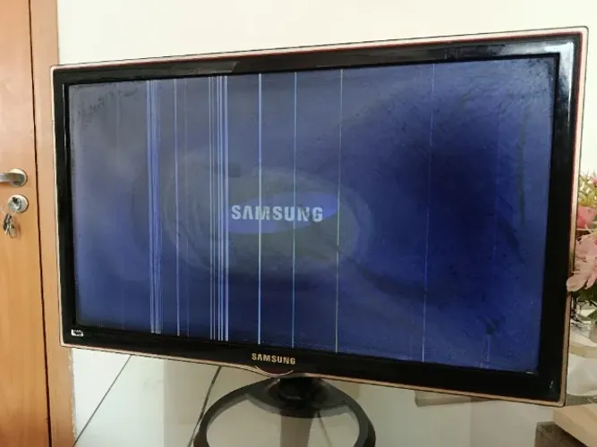 TV Monitor Samsung 24" - Funcionando - (Manchas na tela).