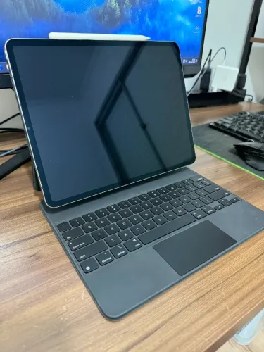 iPad Pro M2 12.9" 6 Geração 128GB + Magic Keyboard + Apple Pencil + Capa + Película Magnét
