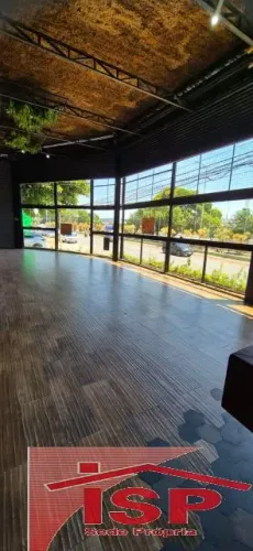 Salão Comercial Moderno com Pé Direito Alto e Fachada em Vidro no Bairro Santa Paula - SCS