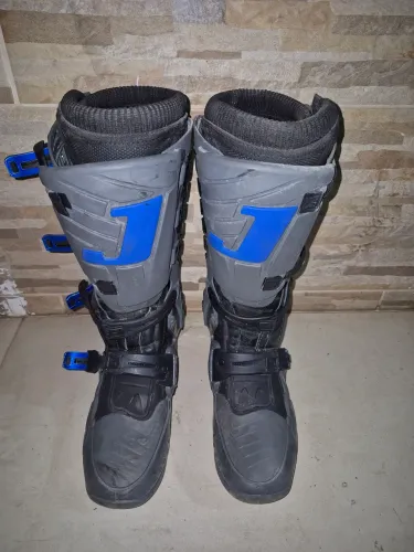 Equipamentos trilha bota