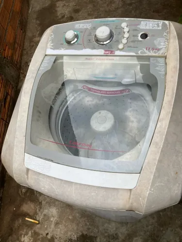 Máquina de lavar está estragada