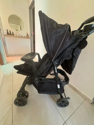Carrinho prá bebê dá marca voyage