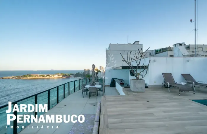 Luxuosa Cobertura na Av. Atlântica com Vista Deslumbrante para o Mar