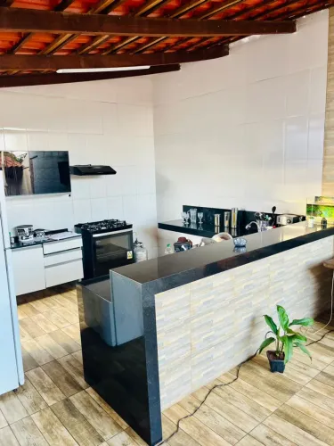 CASA EM SENADOR CANEDO, DE ESQUINA. Local próximo ao centro da cidade 