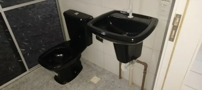 Vaso sanitario e pia banheiro