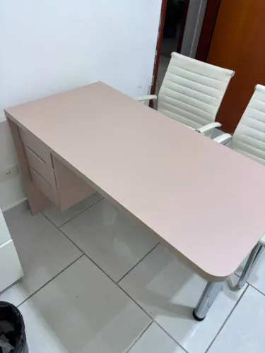 Mesa para Consultório/Escritório MDF 1,20m com Gaveteiro - Excelente Estado