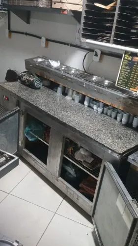 Mesa balcão codimentadora