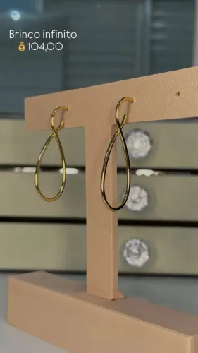 Brinco infinito banhado a ouro 18k