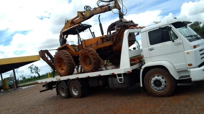 Trator 885 4x4 1997 munck Hegeza