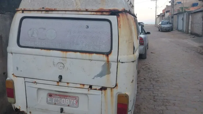 Peças de Kombi à venda.