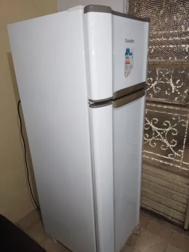 Geladeira estado de nova.