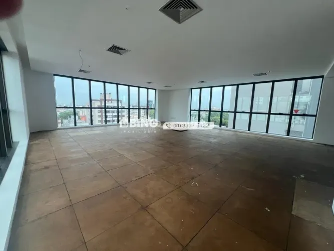 Sala comercial para locação com 99m², no bairro São João em Porto Alegre.