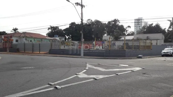 Terreno de Esquina no Coração de Campos - Ideal para seu Negócio!