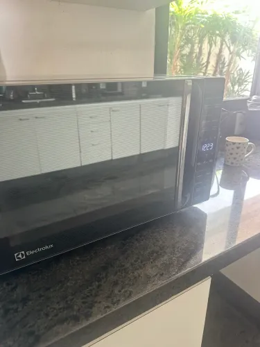 Vendo lindo microondas Eletrolux 36 L