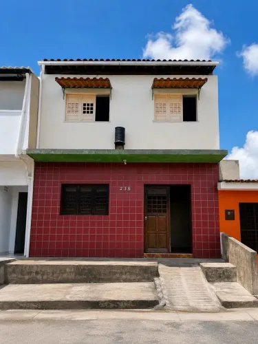 Sobrado com 6 Quartos e Quintal Grande no Feitosa | Próximo à Rodoviária | Terreno 6x36