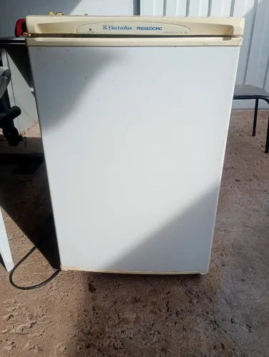 Frigobar elextrolux 220w