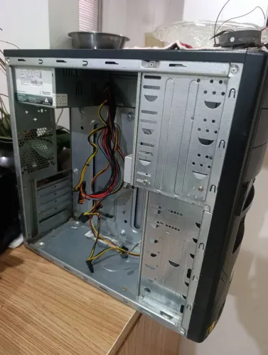 Gabinete + fonte