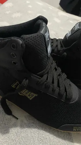 Sapatilha para treino , boxe , westler etc