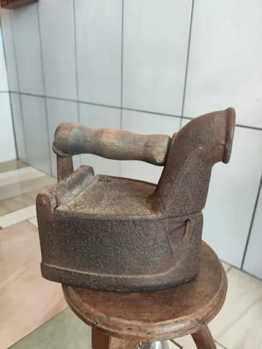 ferro antigo a carvão, retrô vintage