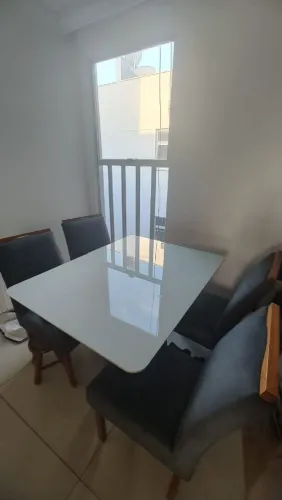 Mesa de Jantar 4 Lugares com Tampo de Vidro - Seminova