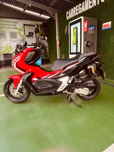 Honda adv 150 