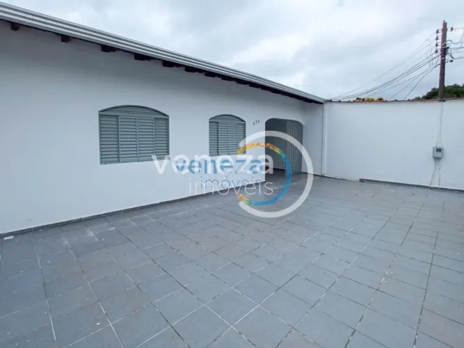 Casa Residencial com 4 quartos à venda por R$ 320000.00, 142.00 m2 - CONJUNTO MARIA CECILI