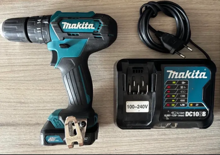 Parafusadeira Makita 12V (bateria 2.0A e carregador Turbo)