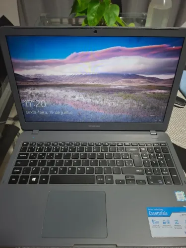 Samsung Essentials i3 SSD 240GB + HD 1TB Tela Full HD 15,6"