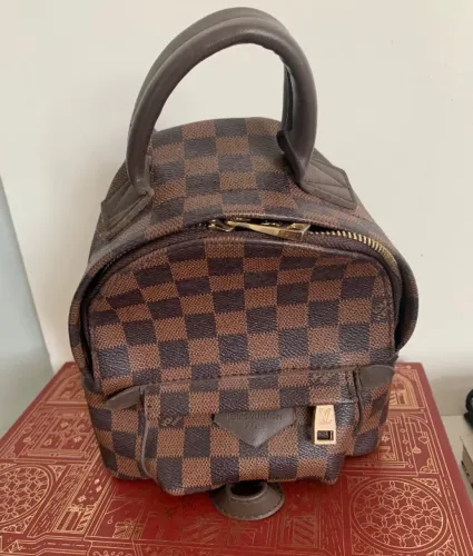 Bolsa marrom (estilo mochila) 