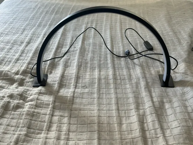 Vendo luminária meia lua 60,00 , está funcionando perfeitamente